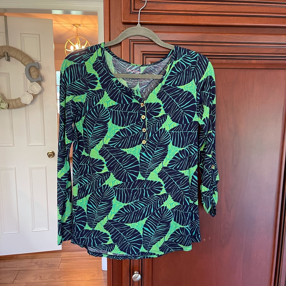 EUC Lilly Pulitzer palm leaf shirt